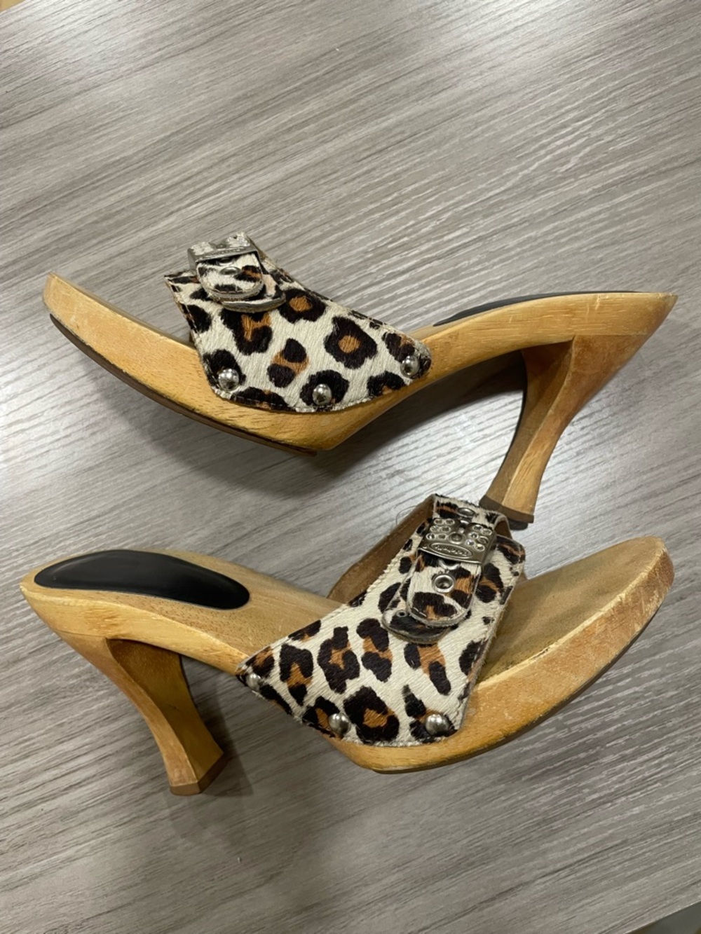 Dr. Scholl’s Tigress leopard print leather mules with buckle detail. S: US 8